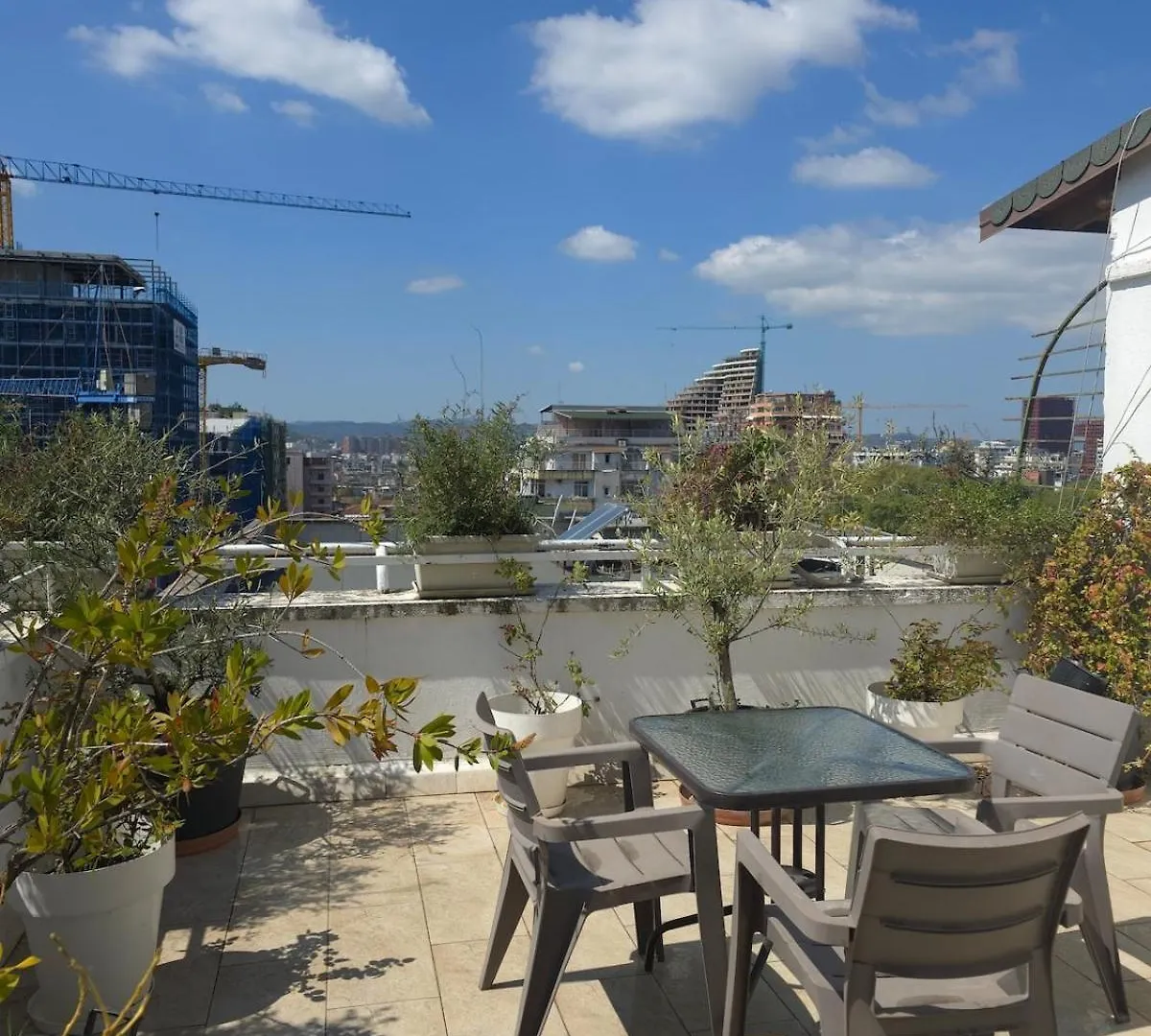Appartement Sky Penthouse à Tirana